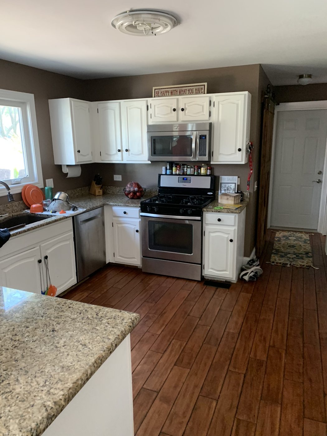 Kitchen before remodeling by Dream Home Services